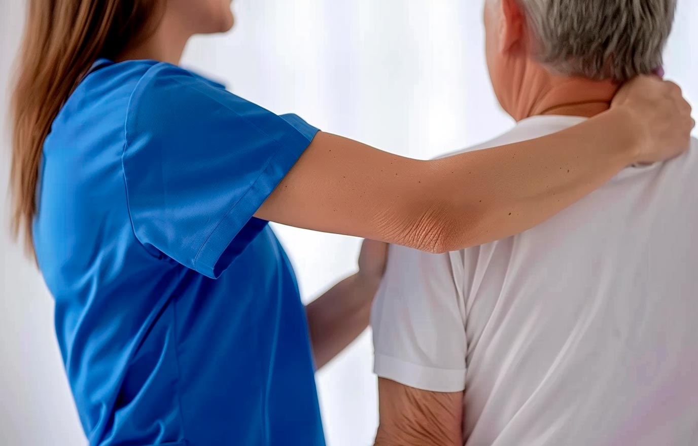 помощь старым людям